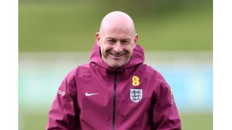 A prominent England player praises Lee Carsley's confident demeanor as the national team's coach.