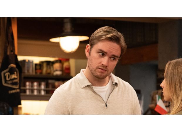 Tom must hide evidence in Emmerdale as a surprise resident could ruin his plans.