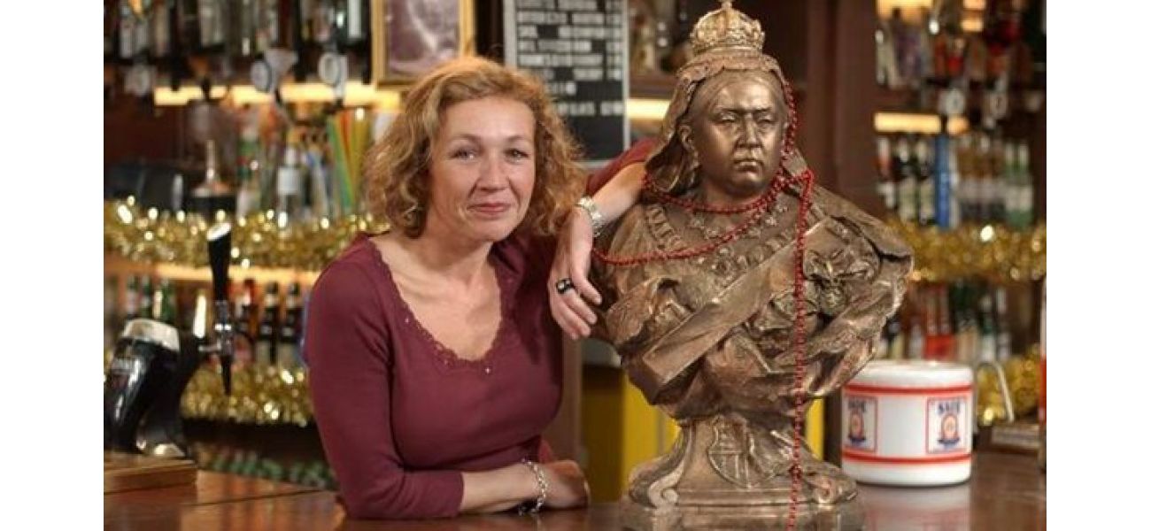 Longtime EastEnders star speaks out for the first time in 40 years, saying a simple greeting to all.