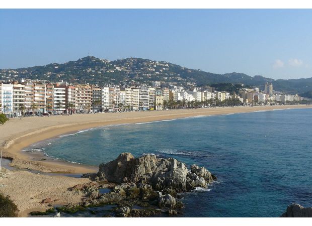 Mugger in Spain stabs British woman in surprise attack.