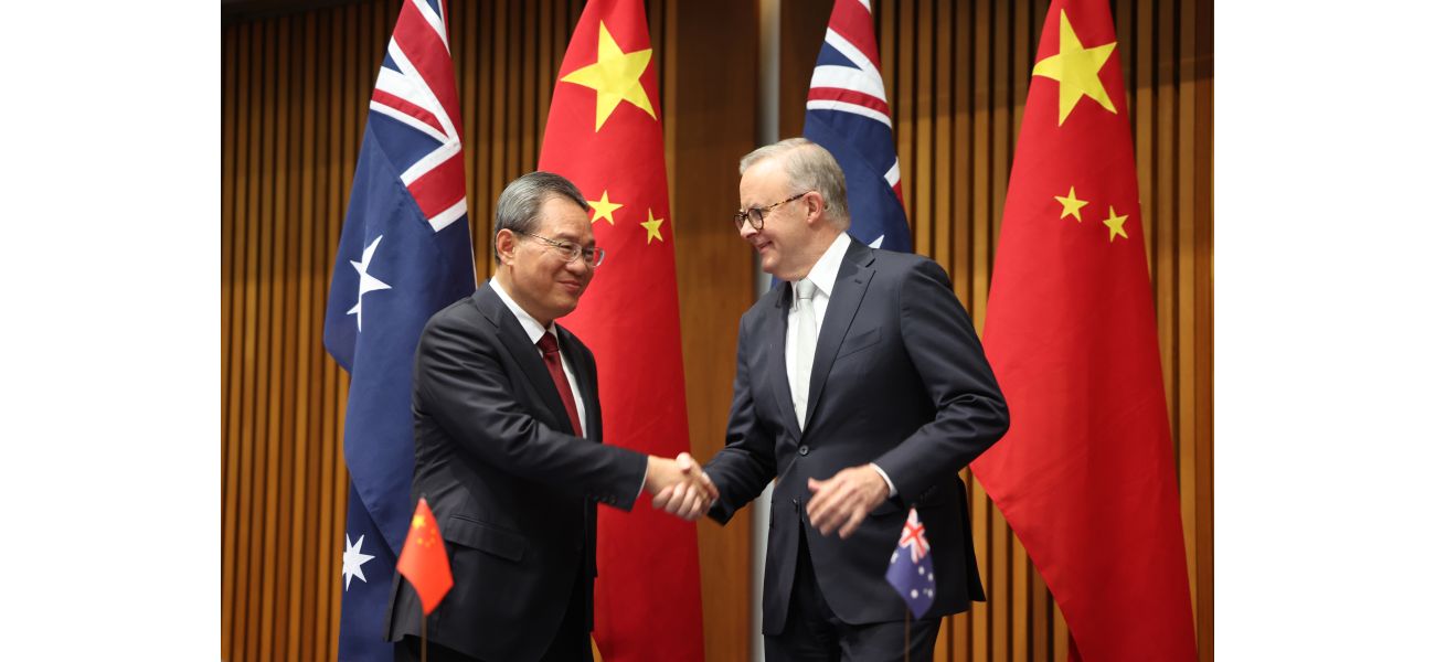 Australian leader to speak with Chinese head to lift ban on lobster import.