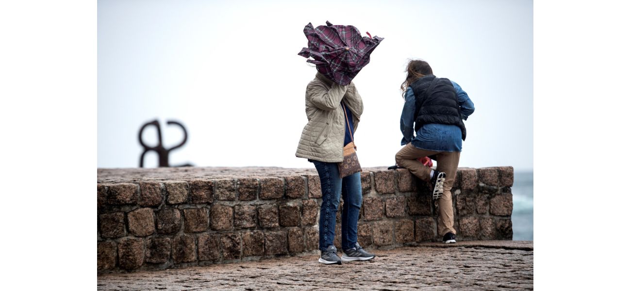 Spain issues weather alert for holiday destinations due to the impact of hurricane remnants on high temperatures.