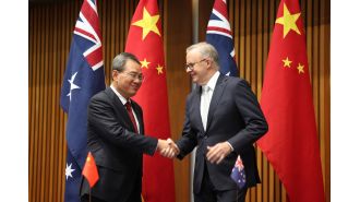 Australian leader to speak with Chinese head to lift ban on lobster import.