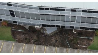 Huge sinkhole may postpone Sydney's $3.1b M6 tunnel for years.