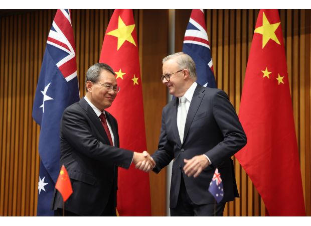 Australian leader to speak with Chinese head to lift ban on lobster import.