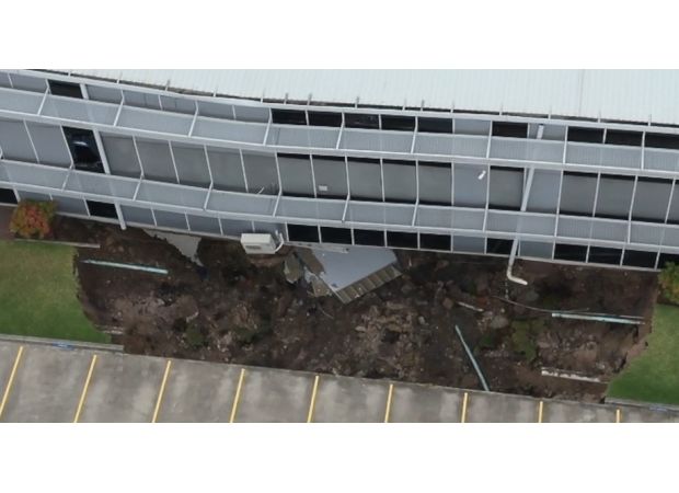 Huge sinkhole may postpone Sydney's $3.1b M6 tunnel for years.