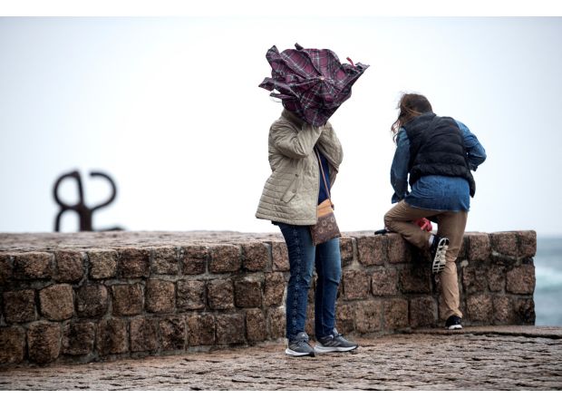 Spain issues weather alert for holiday destinations due to the impact of hurricane remnants on high temperatures.