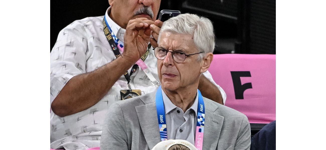 Fans of Arsenal defend Arsene Wenger against criticism from Graeme Souness.