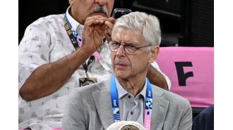 Fans of Arsenal defend Arsene Wenger against criticism from Graeme Souness.
