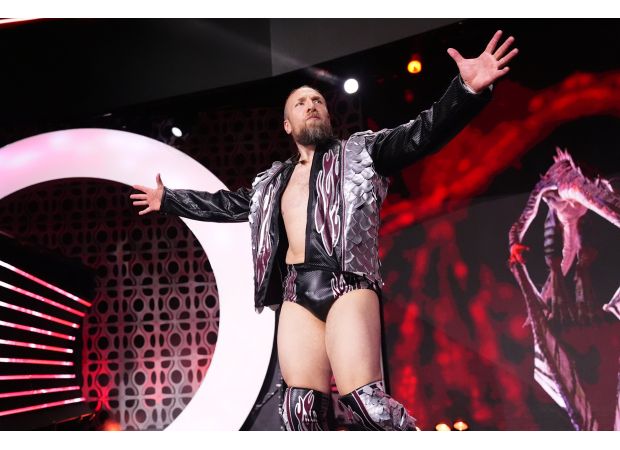 Fans are pleading with a 43-year-old WWE legend to retire due to a decline in leg strength.