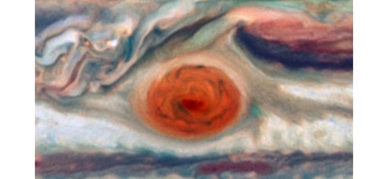 A rare storm of nearly 200 years undergoes dramatic changes like a squeezed stress ball.