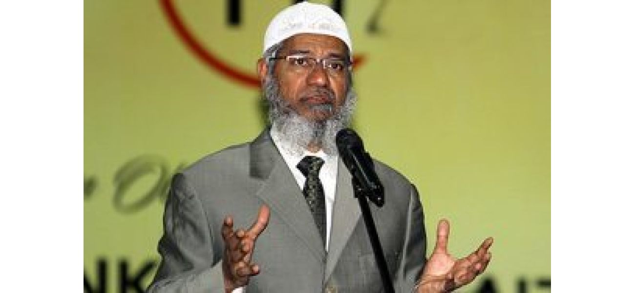Zakir Naik apologizes for controversial comment about PIA and receives criticism in Pakistan.