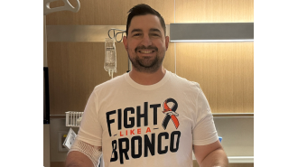 Zack Grossi, a specialist for the Broncos' passing game, has been diagnosed with cancer in his chest. Despite the fear, it is a treatable form.