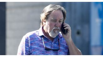 Former 90s sitcom celebrity's appearance drastically changed 25 years after popular show concluded.