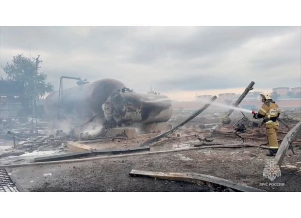 Two kids die in explosion at gas station, flames reaching 1,000ft.