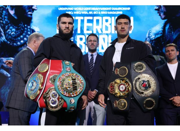 Referee sporting pink attire for Beterbiev vs Bivol match, but why?