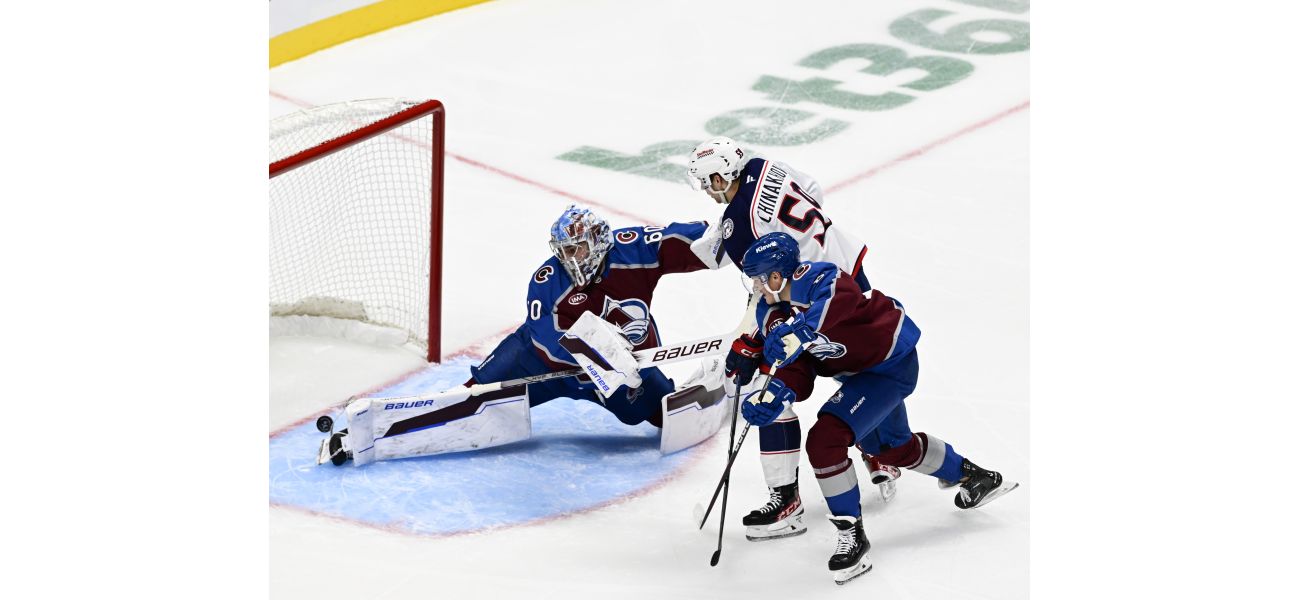 Avalanche loses second straight game due to poor goaltending, starting season at 0-2.