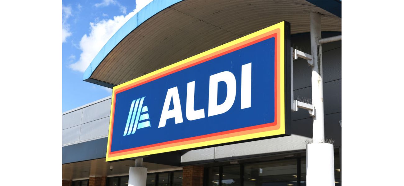Angry customers at Aldi upset about undisclosed self-checkout policy.