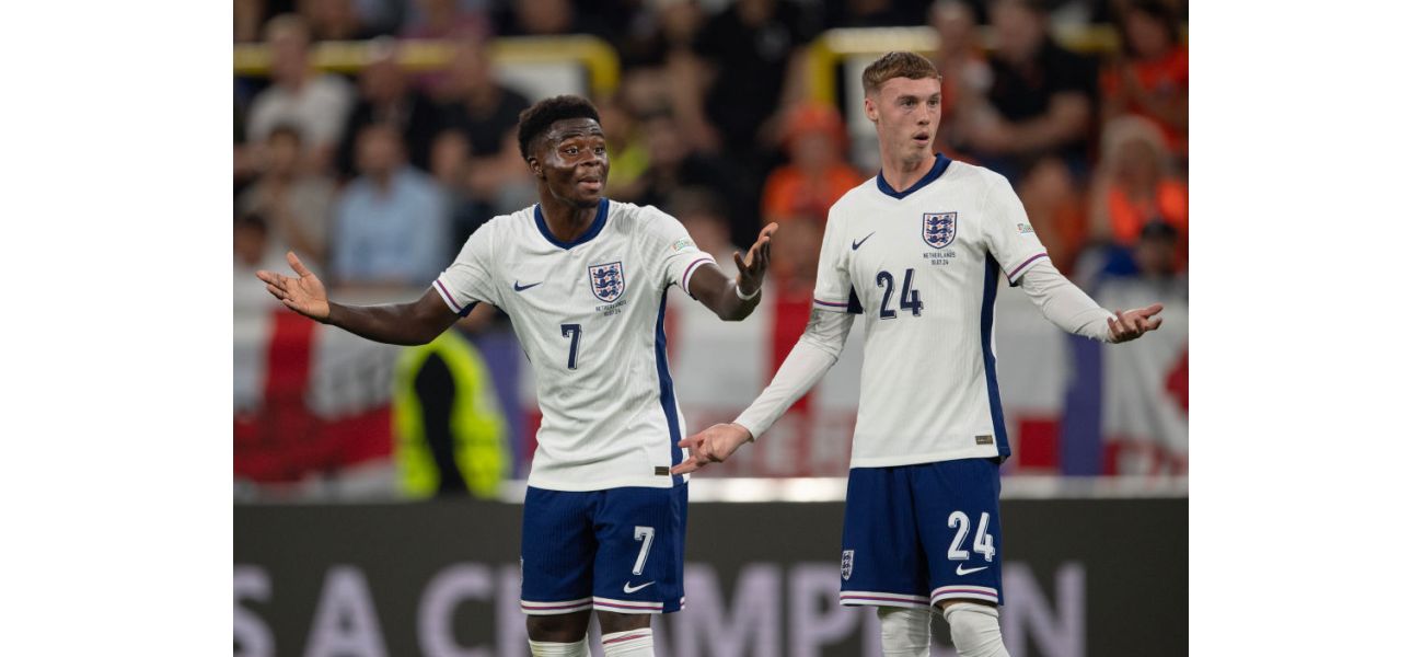 Fabregas compares young talents Palmer and Saka to Arsenal and Chelsea fans.