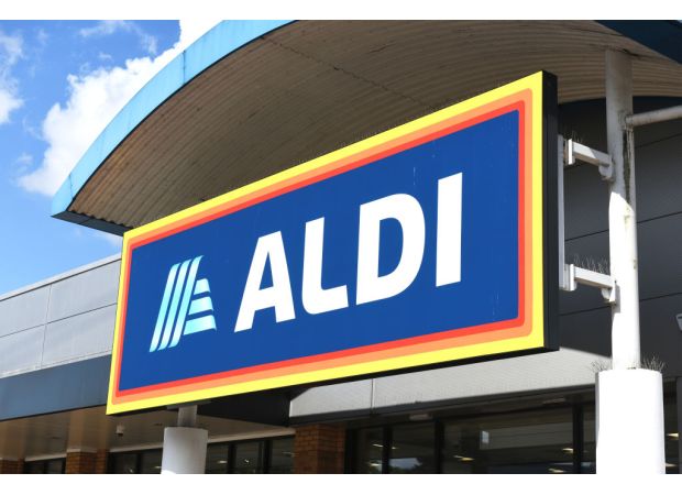 Angry customers at Aldi upset about undisclosed self-checkout policy.