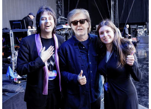 Paul McCartney makes super-fans' dream come true by helping them get engaged during his concert.