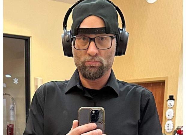 Man arrested at Trump rally for possible third assassination attempt.
Armed man arrested at Trump rally for potential third assassination plot.