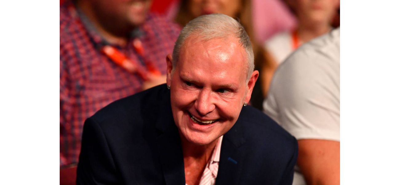Paul Gascoigne believes a Manchester United player should leave the team, without a doubt.