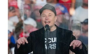 Film director accuses Elon Musk of imitating his robots in Hollywood.
