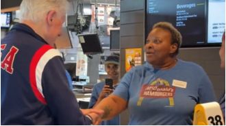 McDonald's employee confuses Bill Clinton for Joe Biden.