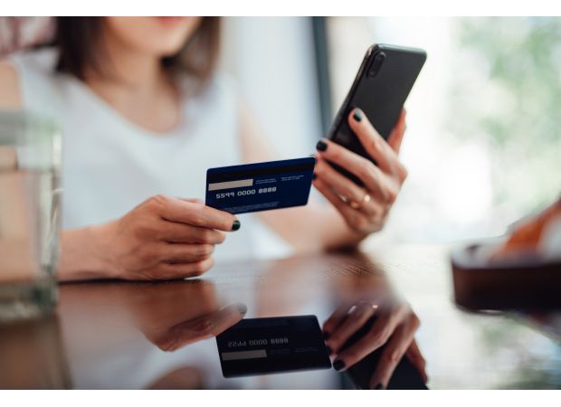 Four banks offer cash for switching accounts.