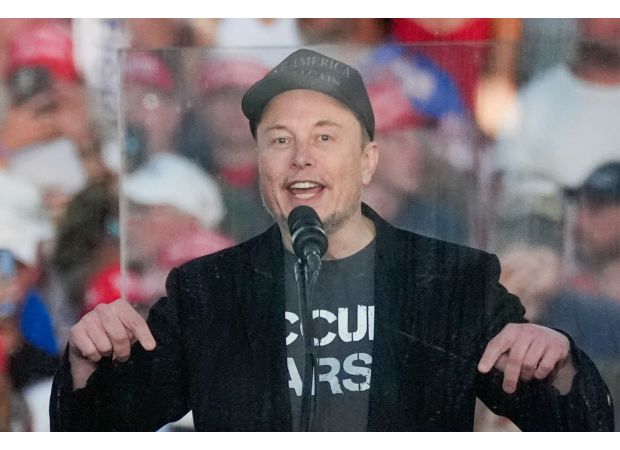 Film director accuses Elon Musk of imitating his robots in Hollywood.