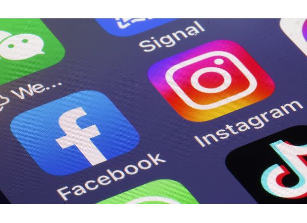 UK residents unable to access Facebook and Instagram due to technical issues.