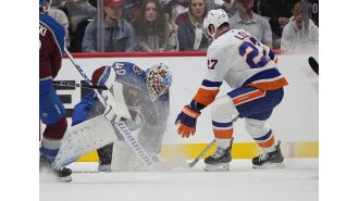 Patrick Roy and the Islanders shut down the error-prone Avalanche, extending their losing streak to 3 games.