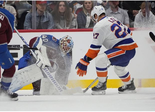 Patrick Roy and the Islanders shut down the error-prone Avalanche, extending their losing streak to 3 games.