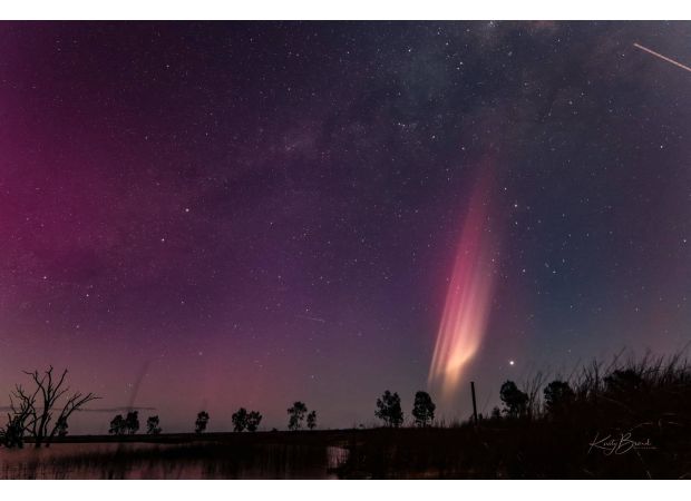 Photographers have captured a lucky photograph of a mysterious streak of light known as 'Steve'.