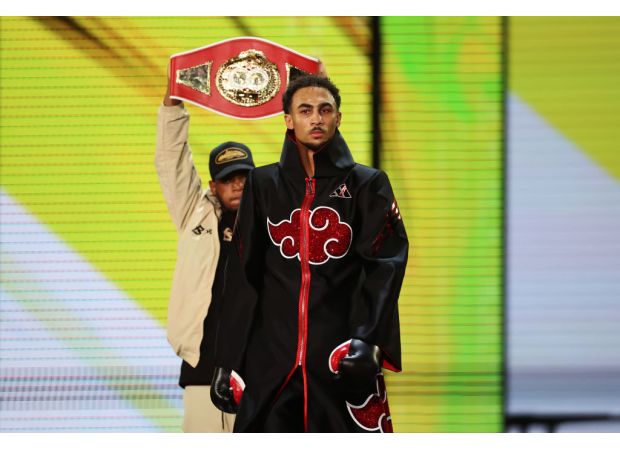 British boxer apprehended by airport security after violently breaking fan's mobile device