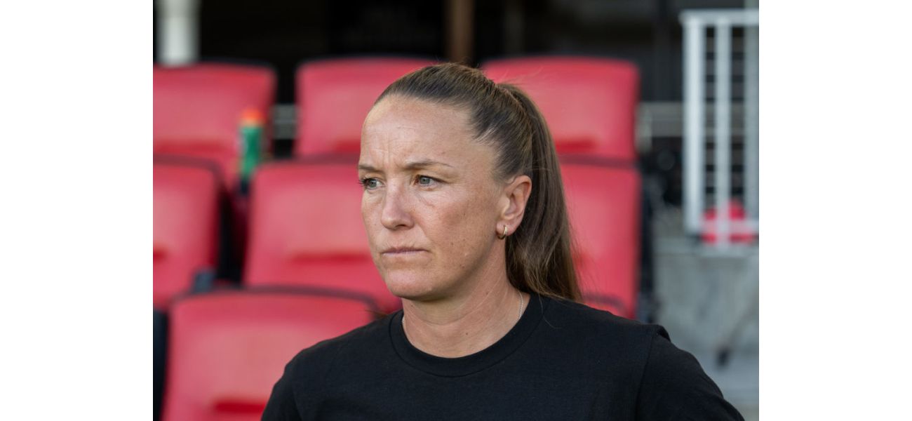 Former Manchester United manager Casey Stoney is interested in taking on the role of Arsenal boss.
