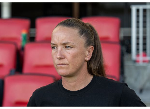 Former Manchester United manager Casey Stoney is interested in taking on the role of Arsenal boss.