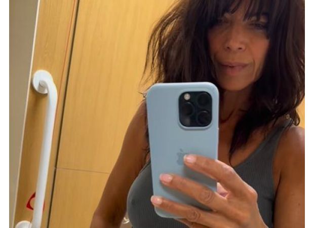 Former 80s television star posts pictures of abdominal scars following significant operation.