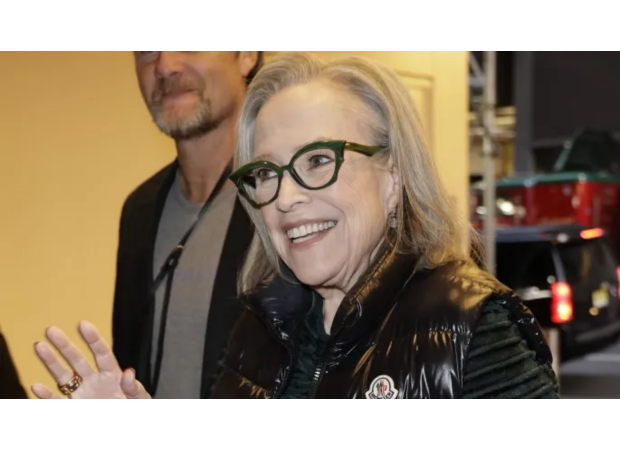 Kathy Bates, 76, looks drastically different after losing an impressive 7 stone.