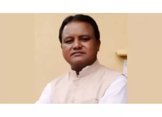 The CM will travel to Mumbai to attract investors.