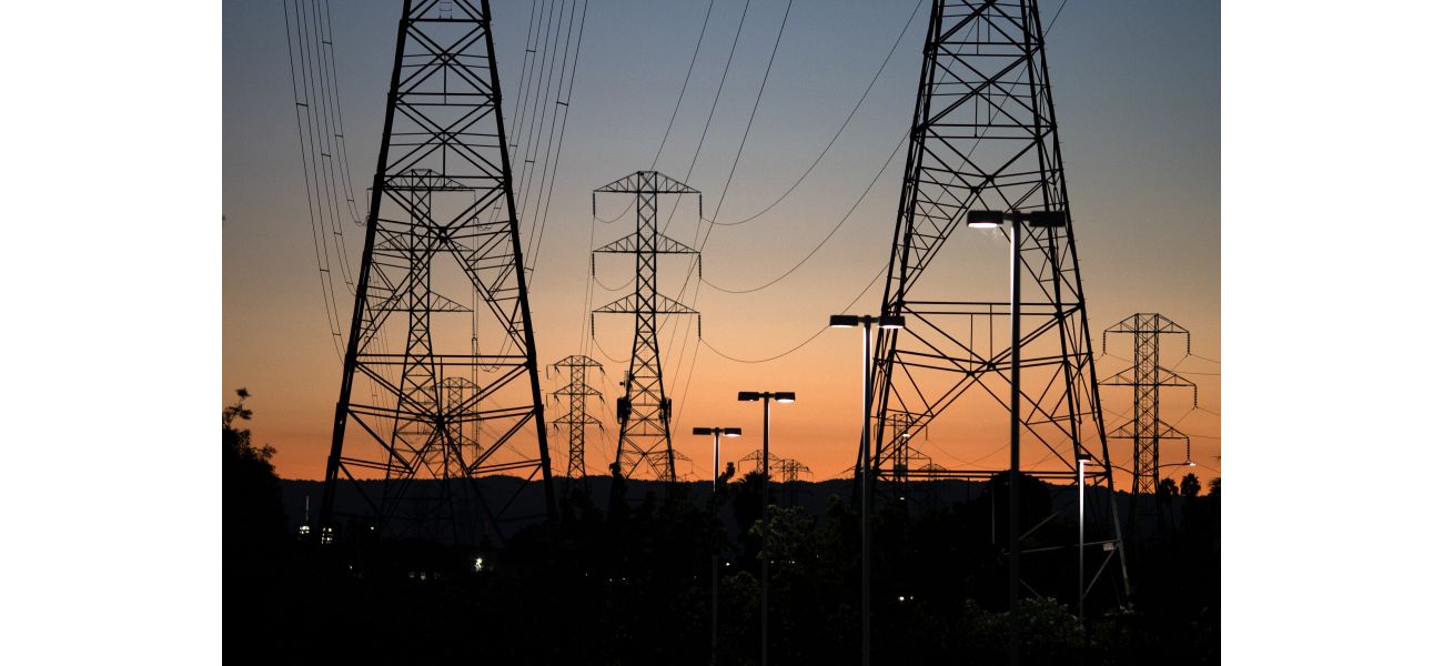 PG&E warns of planned power outages in Bay Area due to high fire risk.