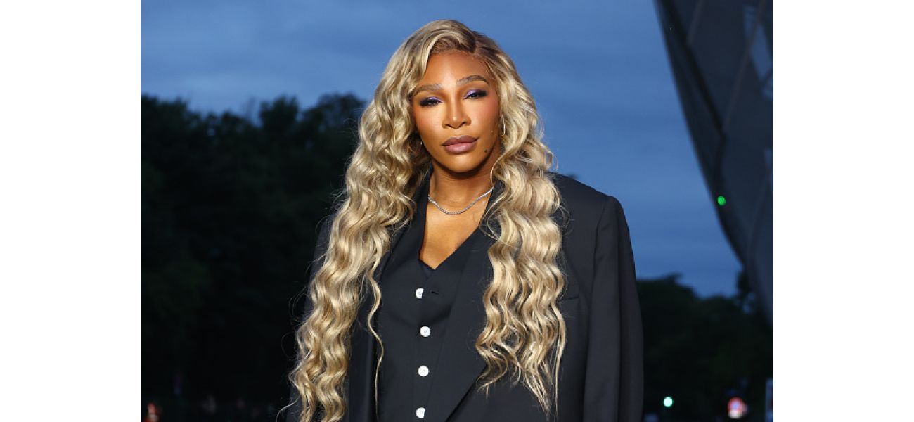 Tennis star Serena Williams has surgery to remove large mass from her neck.