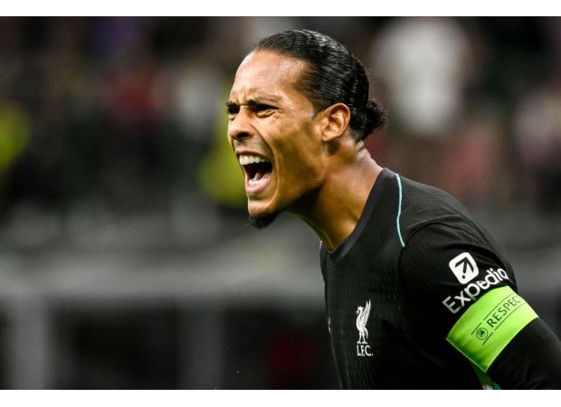 Ex-Everton player picks top 3 defenders in Premier League.