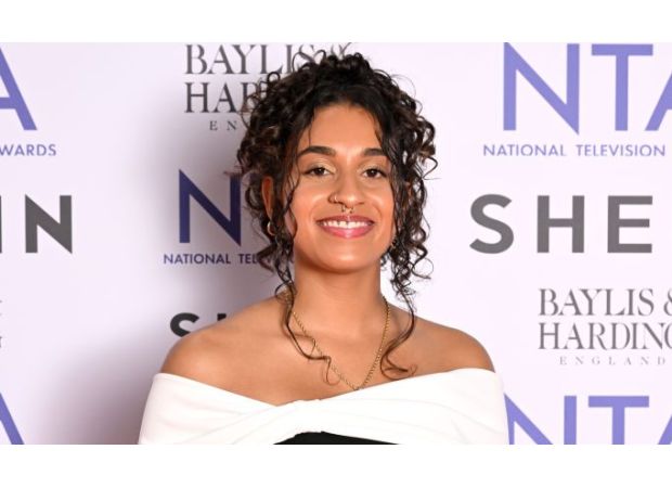 Who is the actress portraying Avani Nandra-Hart on EastEnders and what is her age?