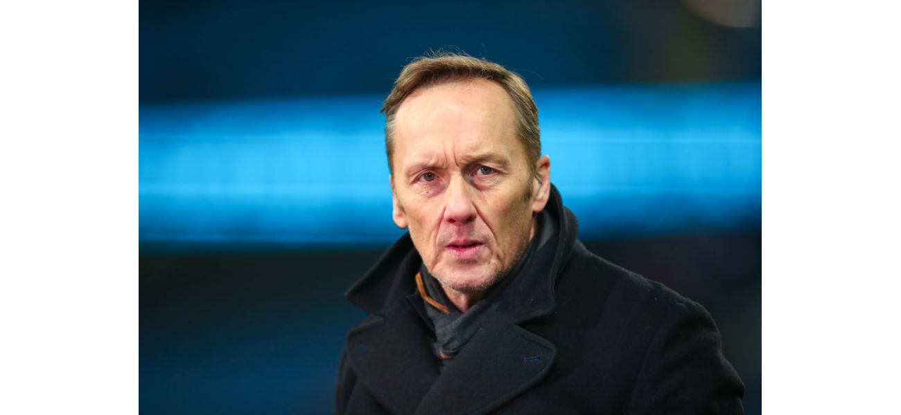 Lee Dixon says that he believes Arsenal will sign a former Manchester United midfielder in the upcoming summer.