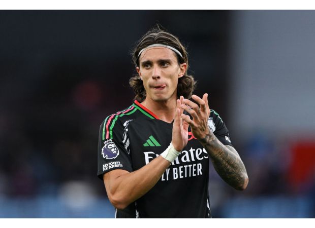 Riccardo Calafiori, an Arsenal player, shares his unconventional method of learning English.