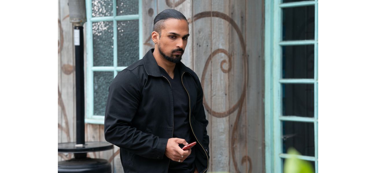 EastEnders actor confirms chaos ensues when murderer Ravi attacks.