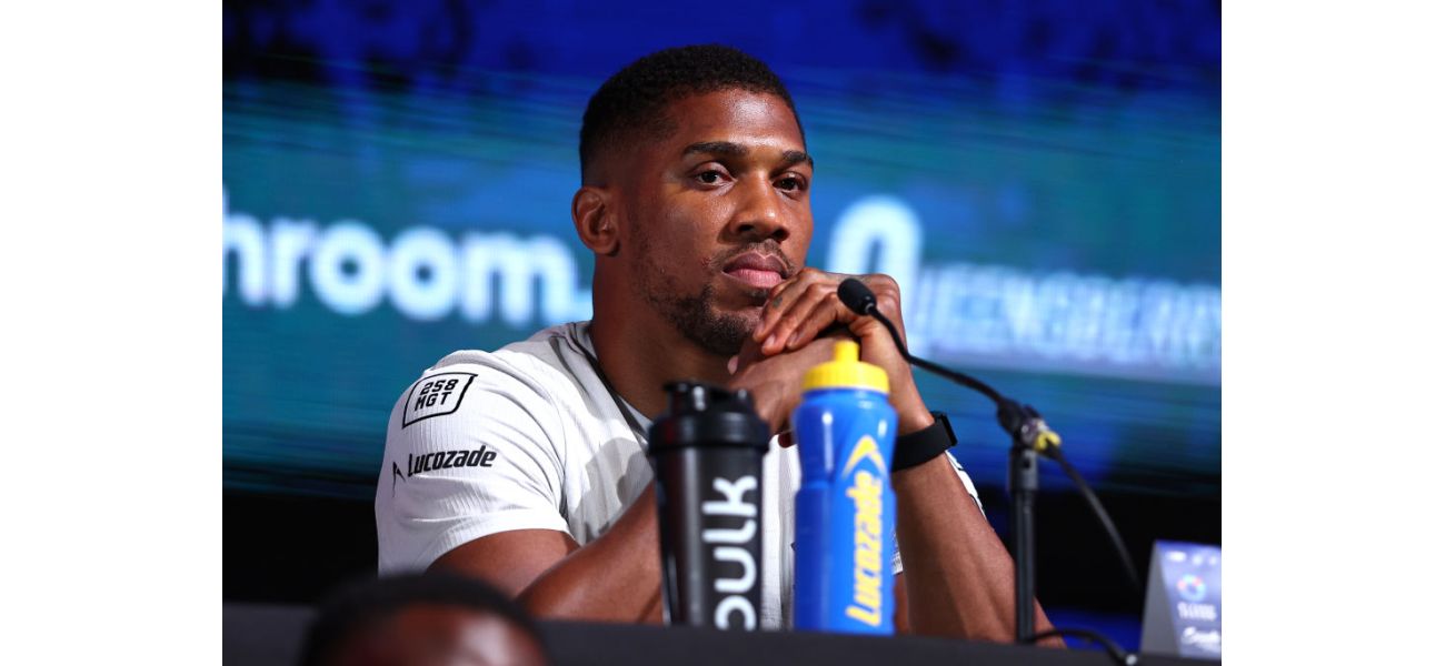 Boxer Anthony Joshua lauded for kind deed towards mourning family.