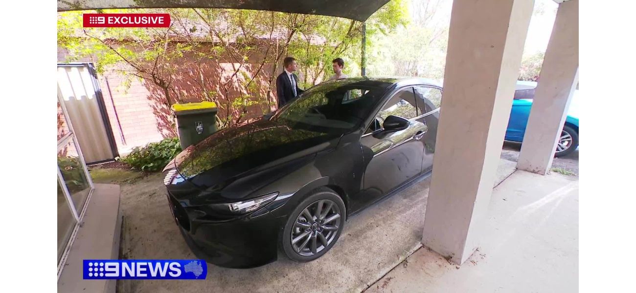Thieves try to rob young dad and his baby in the car.